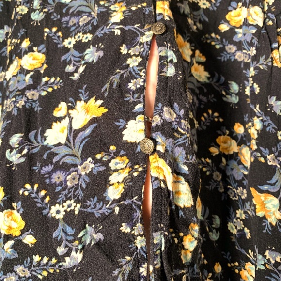 American Eagle black yellow floral keyhole front open back button up top Sz XS - Picture 4 of 9
